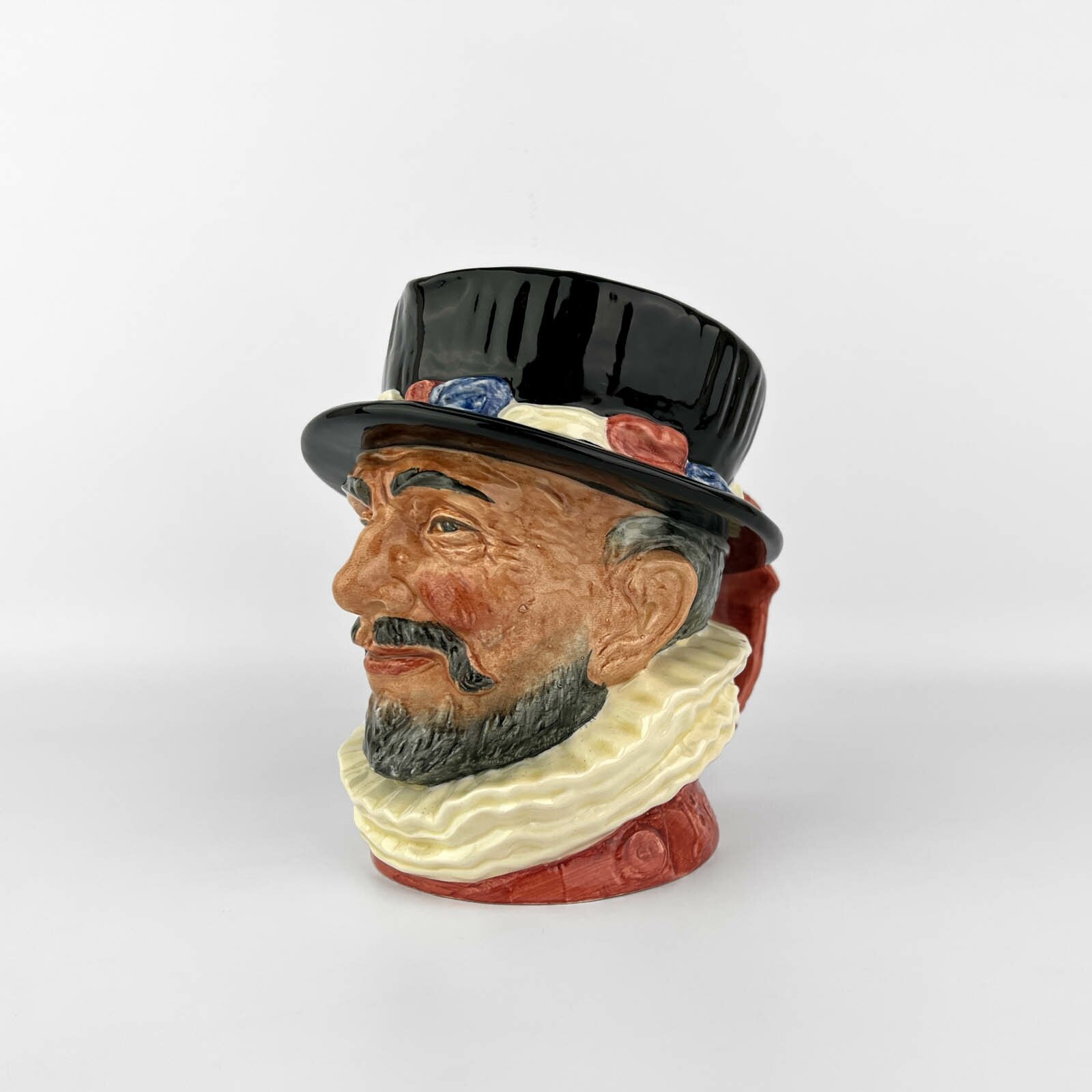 Кружка-тоби Beefeater. Royal Doulton Англия фарфор 1946 год