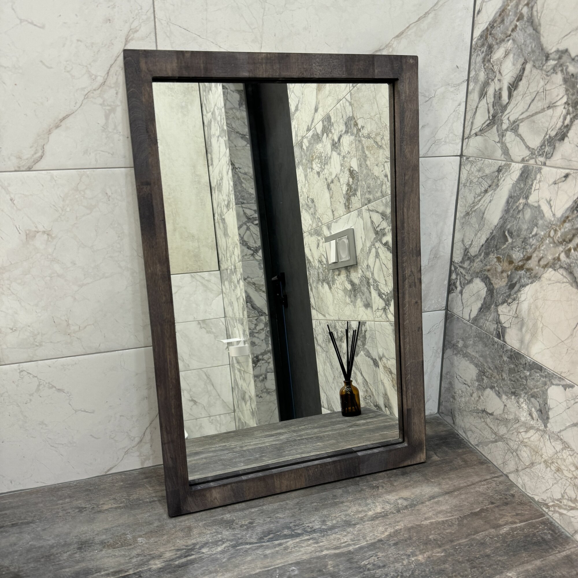 фото Зеркало для ванной, Briola, прямоугольное в деревянной раме, 58,5х38,5 см, цвет коричневый Мокко, берёза