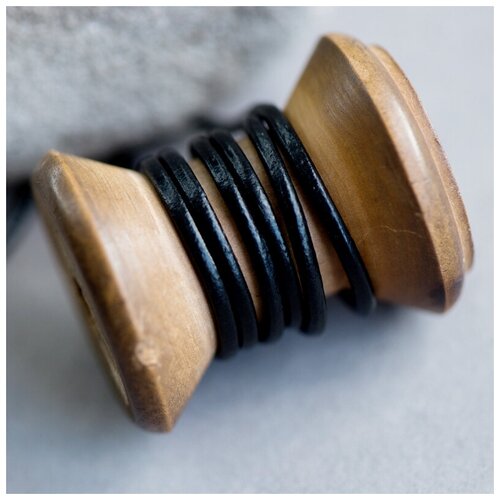 Шнур кожаный круглый 2.5 мм 3 метра для шитья / рукоделия / браслетов, цвет черный