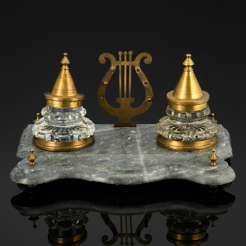 Прибор письменный Лира с двумя чернильницами на массивной подставке латунь 64350₽