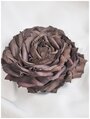 Темно-коричневая роза заколка-брошь в виде цветка 180021