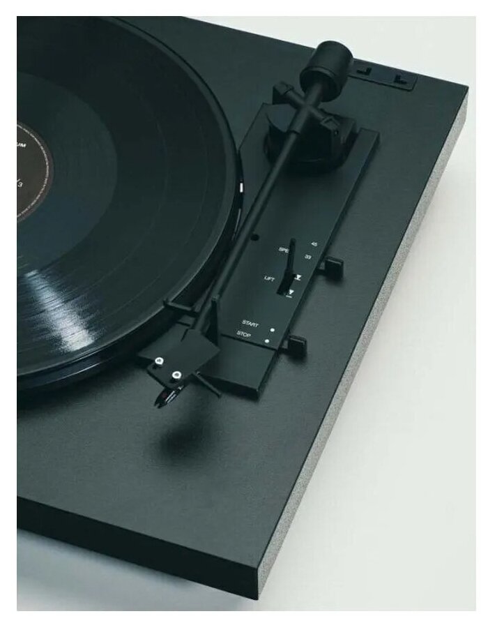 Проигрыватель виниловых пластинок Pro-Ject A1 Black