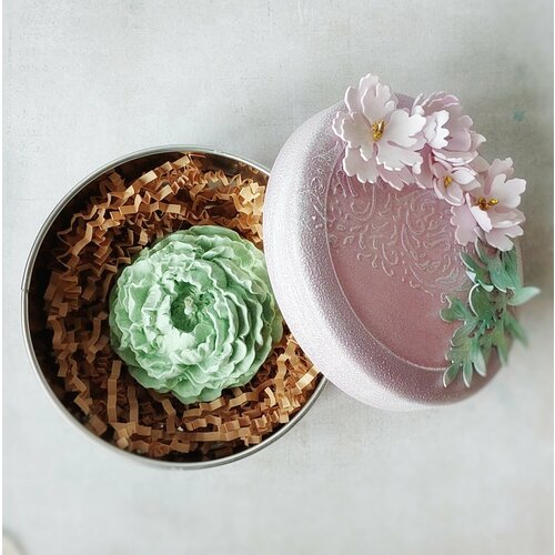 Свеча Пион в подарочном оформлении