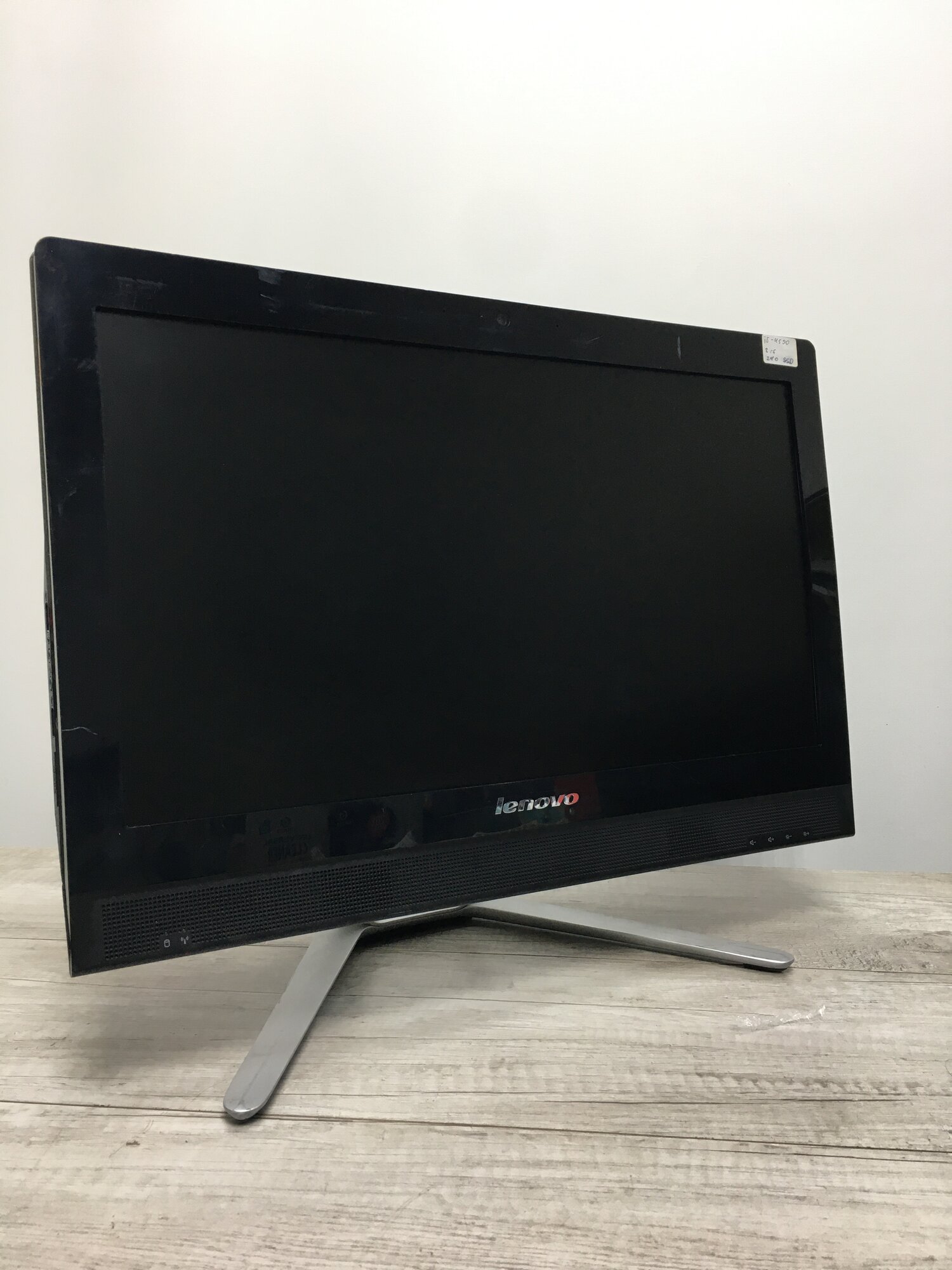 Моноблок Lenovo C360 i5-4590 8 ГБ DDR3 240 ГБ SSD 19.5" LED