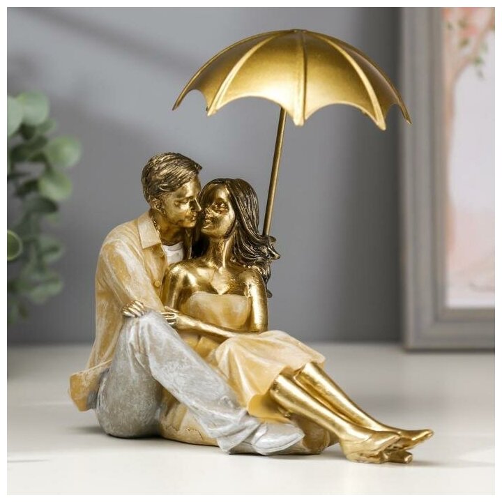 Сувенир полистоун "Влюблённая пара под зонтом - нежность" бежевый 18х18х10 см 4838311