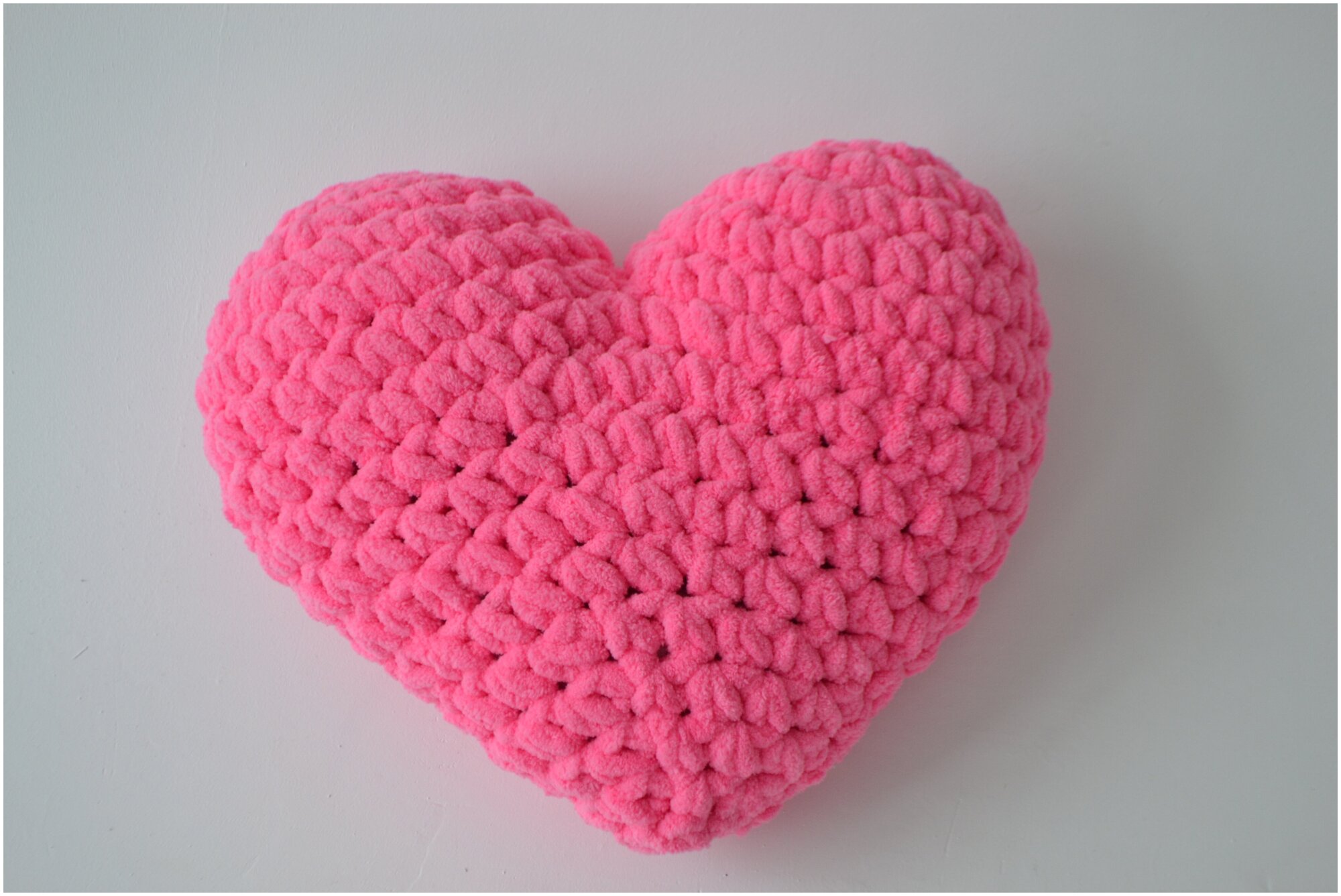 Подушка-игрушка плюшевое Сердце 49*38см