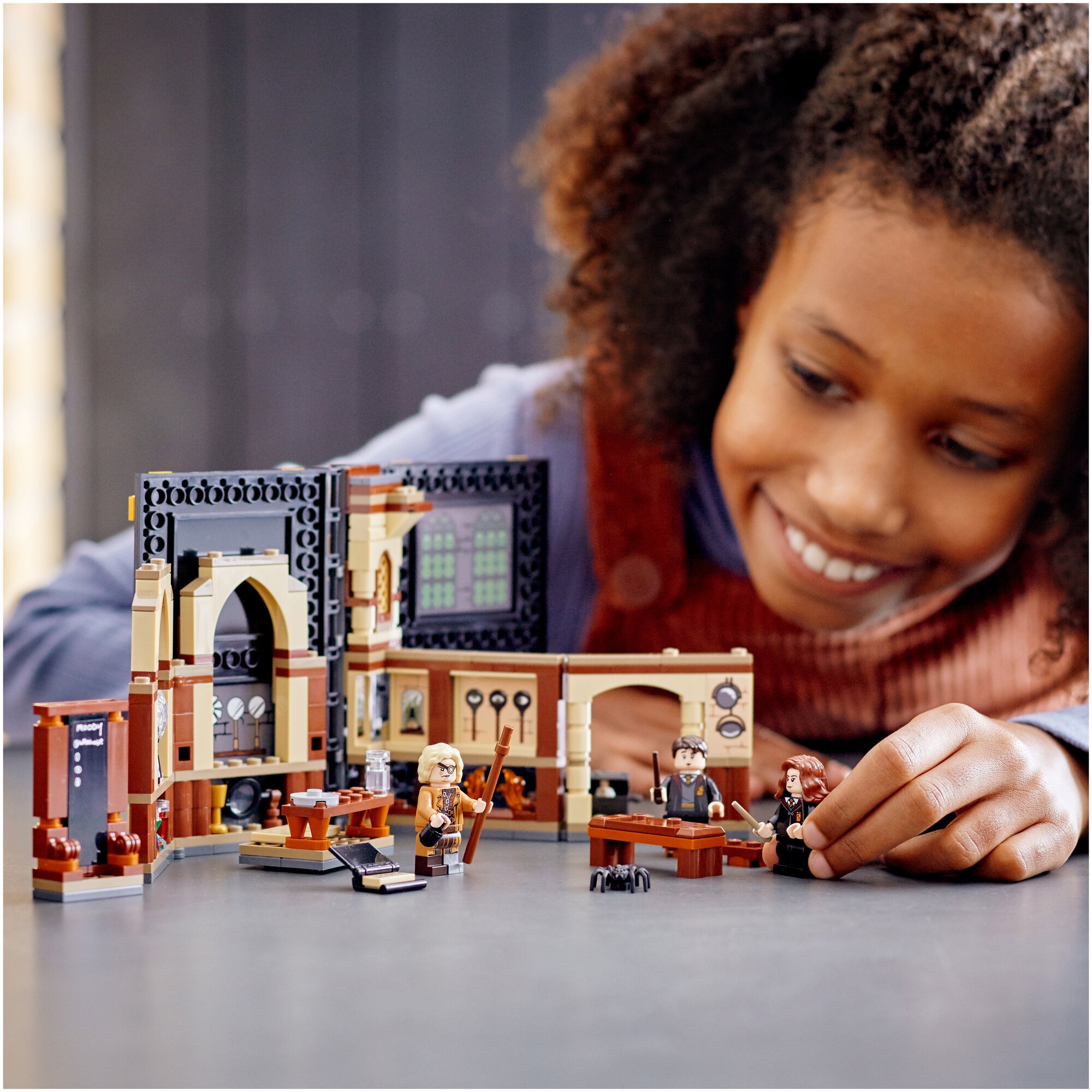 Конструктор LEGO Harry Potter 76397 "Учёба в Хогвартсе: Урок защиты" - фото №11