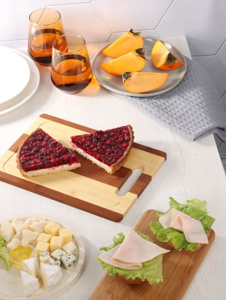 Разделочная доска SATOSHI Kitchenware, бамбук, с ручкой, 28x20х1 см — фото 1