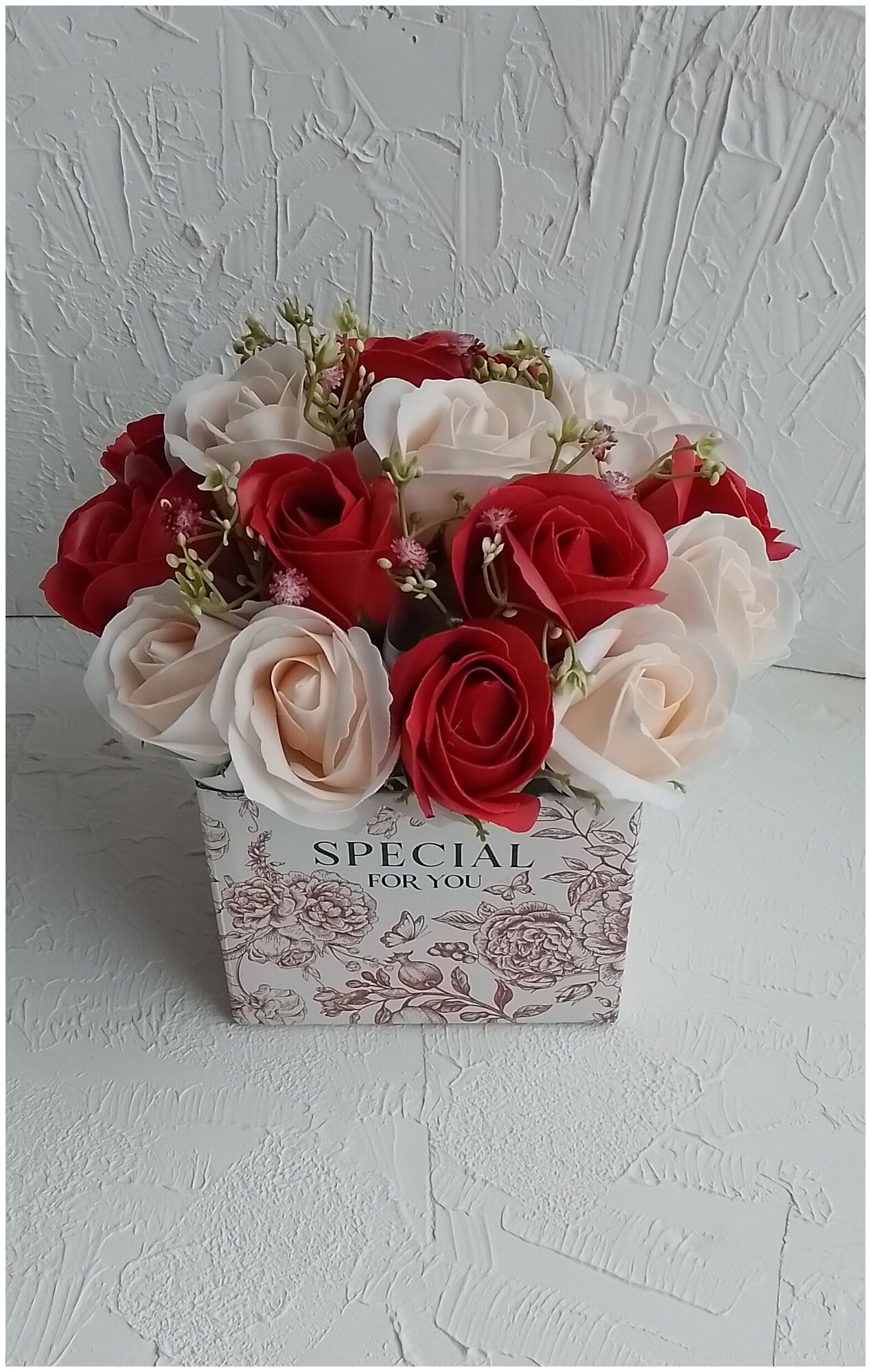 Букет из мыльных цветов (роза) в коробке. Подарок маме на юбилей, подруге на День рождения, 8 марта. Мыльные цветы, розы
