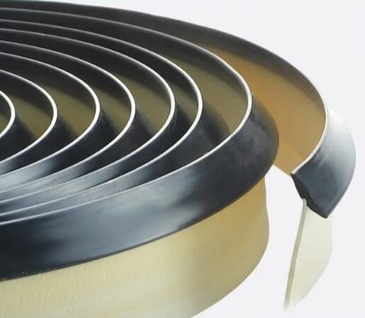 фото Плинтус силиконовый Цвет-Черный, 3.05 м