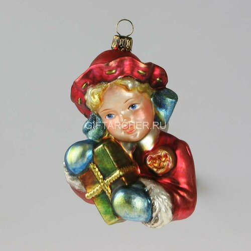 Девушка с подарком