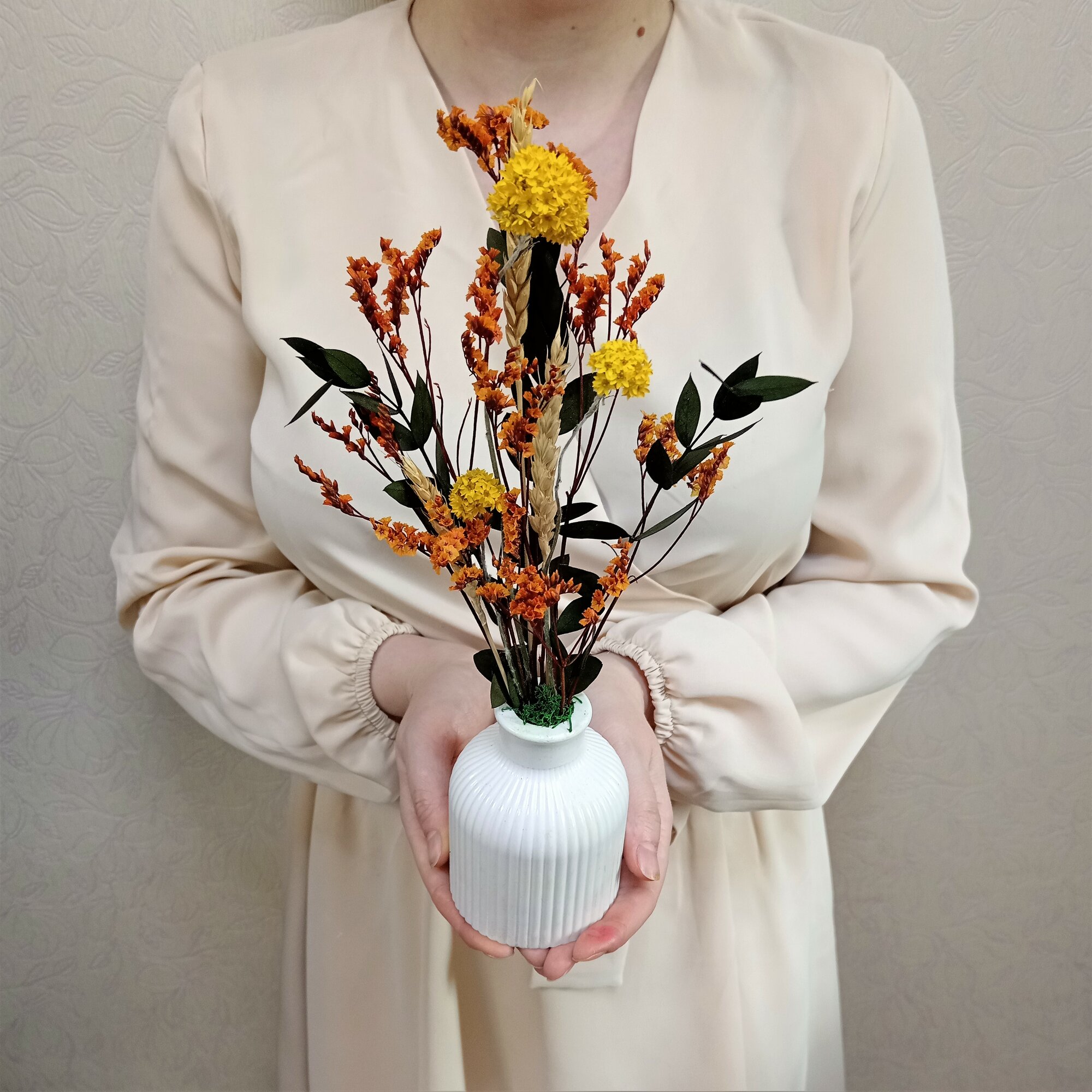 Декоративная ваза с сухоцветами