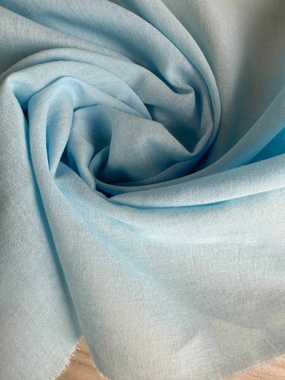 1 м Батист ткань для шитья одежды 100% хлопок. Подкладочная ткань под прошву цвет голубой  ширина 150см.
