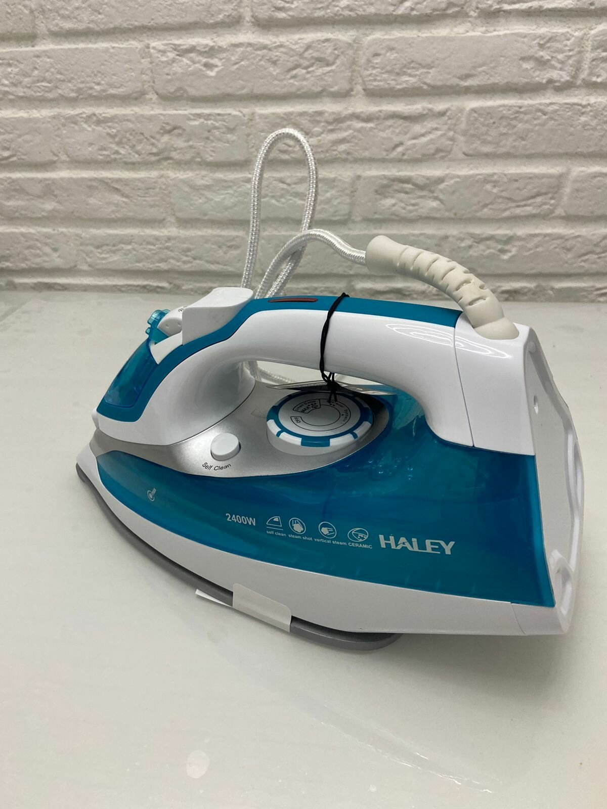 Утюг HALEY "HY-233C", керамическое покрытие, мощность 2400Вт, 320мл — фото 1