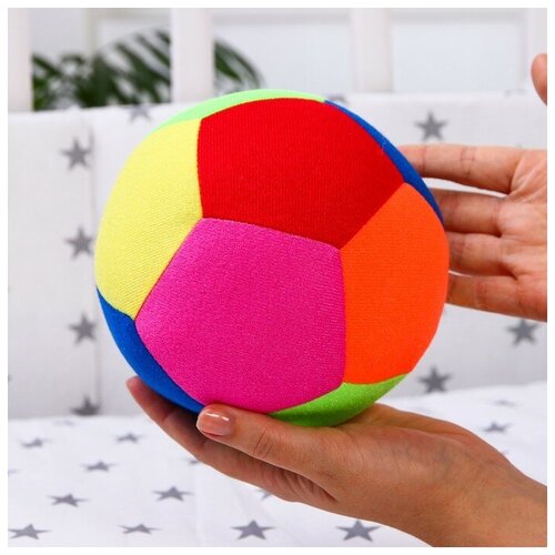 Развивающая игрушка «Мяч футбольный цветной», с бубенчиком