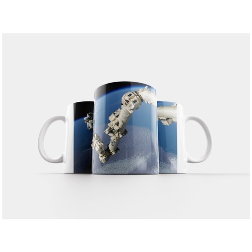 фото Кружка "космонавт, международная космическая станция, выход в открытый космос" 320 мл lotsprints