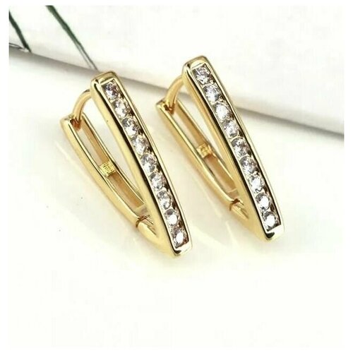 Комплект серег , бижутерный сплав, искусственный камень, золотой