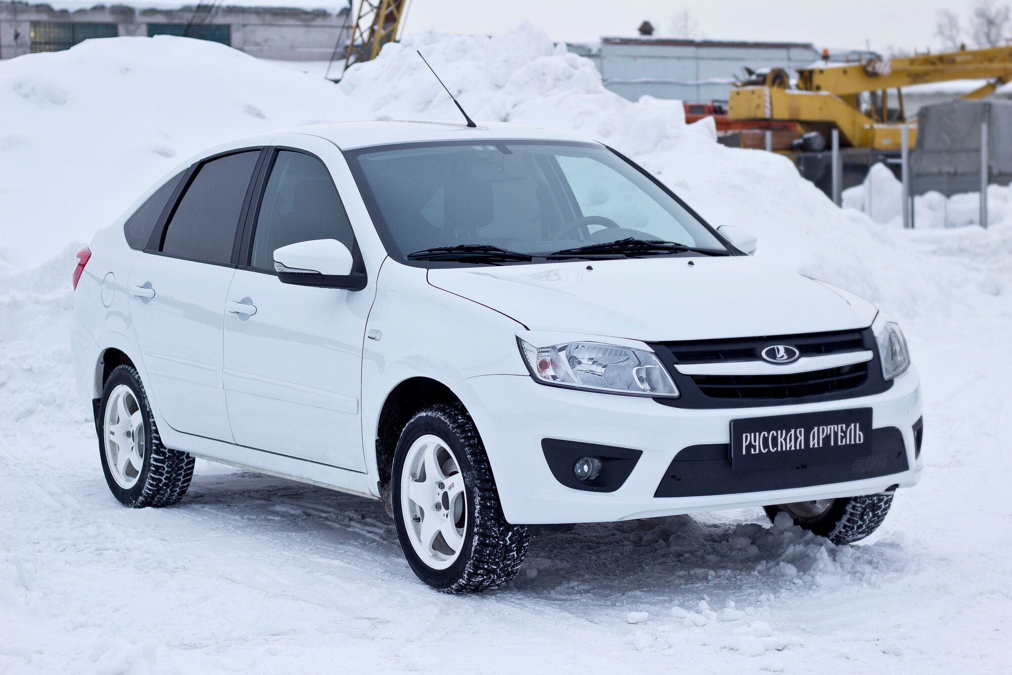 Заглушка зимняя решетки бампера переднего Lada Granta 2014-2018 лифтбек шагрень Русская Артель - фото №1