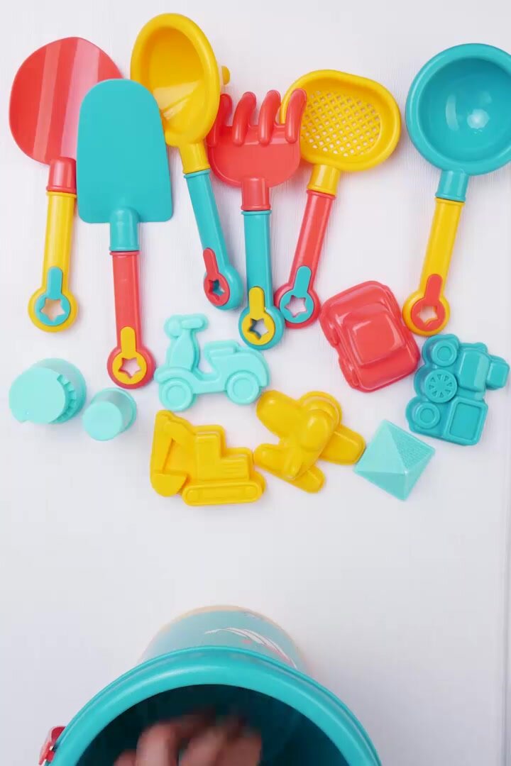 Песочный набор 18 предметов ведерко лопатка/грабельки лейка формочки