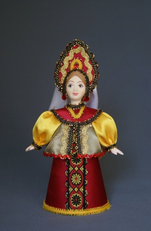 Кукла коллекционная в русском девичьем костюме