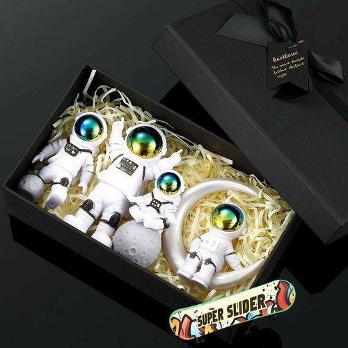 Набор из 4 шт Астронавт сувенирный коллекционный набор статуэток Выход космонавтов в открытый космос 1119₽