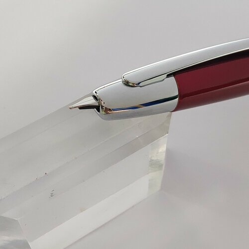 Автоматическая, кнопочная, бесколпачковая перьевая ручка 