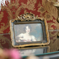 Изысканная настольная фоторамка под старину — отличный способ красиво оформить ваши фотографии. Она сохранит воспоминания о  ...