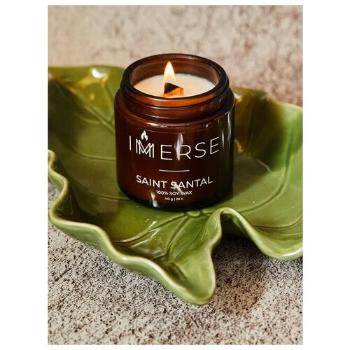 Ароматическая свеча с деревянным фитилем из соевого воска IMMERSE SAINT SANTAL (Сандал, ваниль) 110 г + 1 коробок спичек для свечей/ на День Рождения, годовщину, юбилей/ мужчине/ девушке/ мужу/ жене/ маме/ папе/ подруге/ другу/ коллеге/ сестре