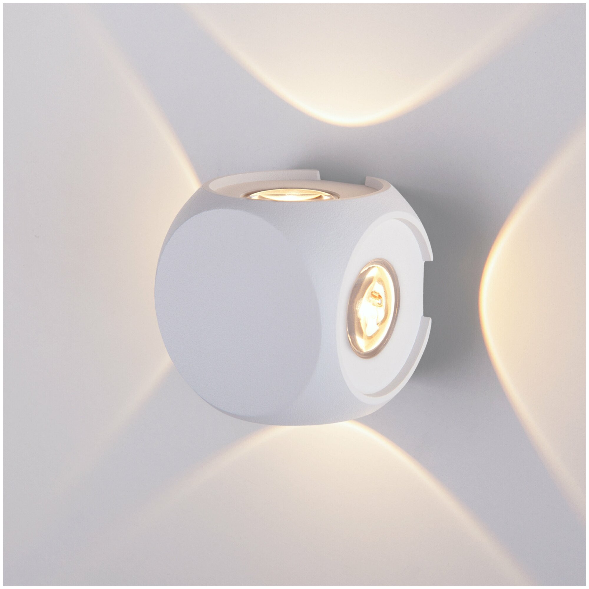 Пылевлагозащи щенный светодиодный светильник CUBE белый IP54 1504 TECHNO LED