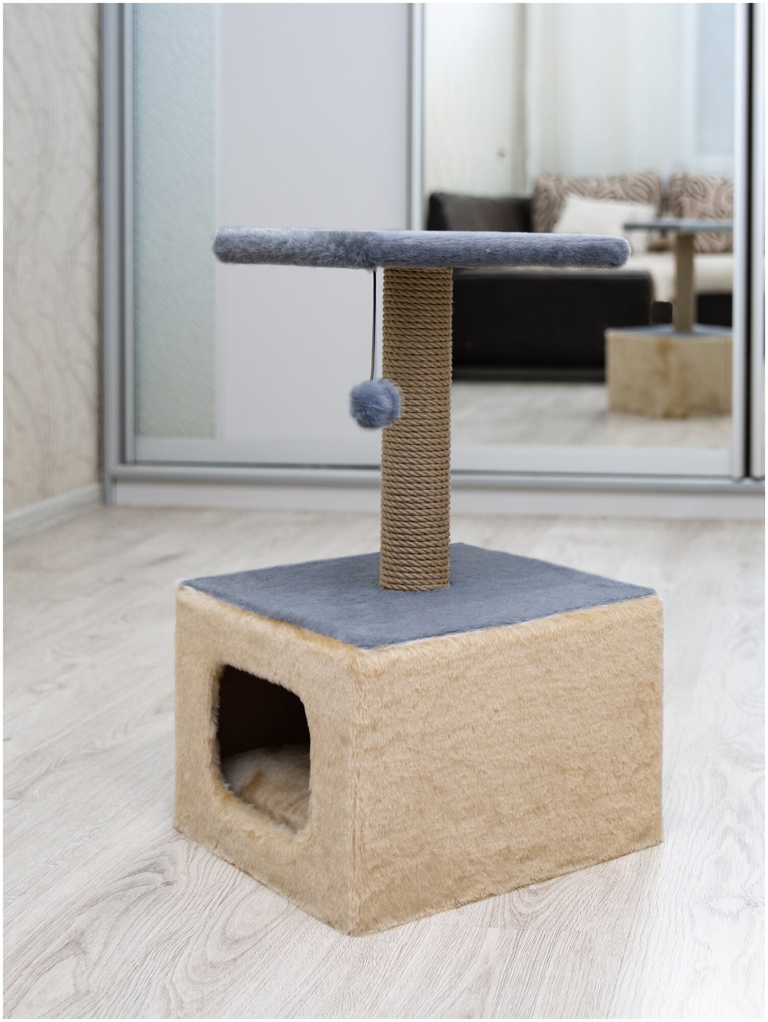 Когтеточка YUGA для кошек с домиком, с лежанкой, с игрушкой,36х36х62см,бежевый-серый - фотография № 4