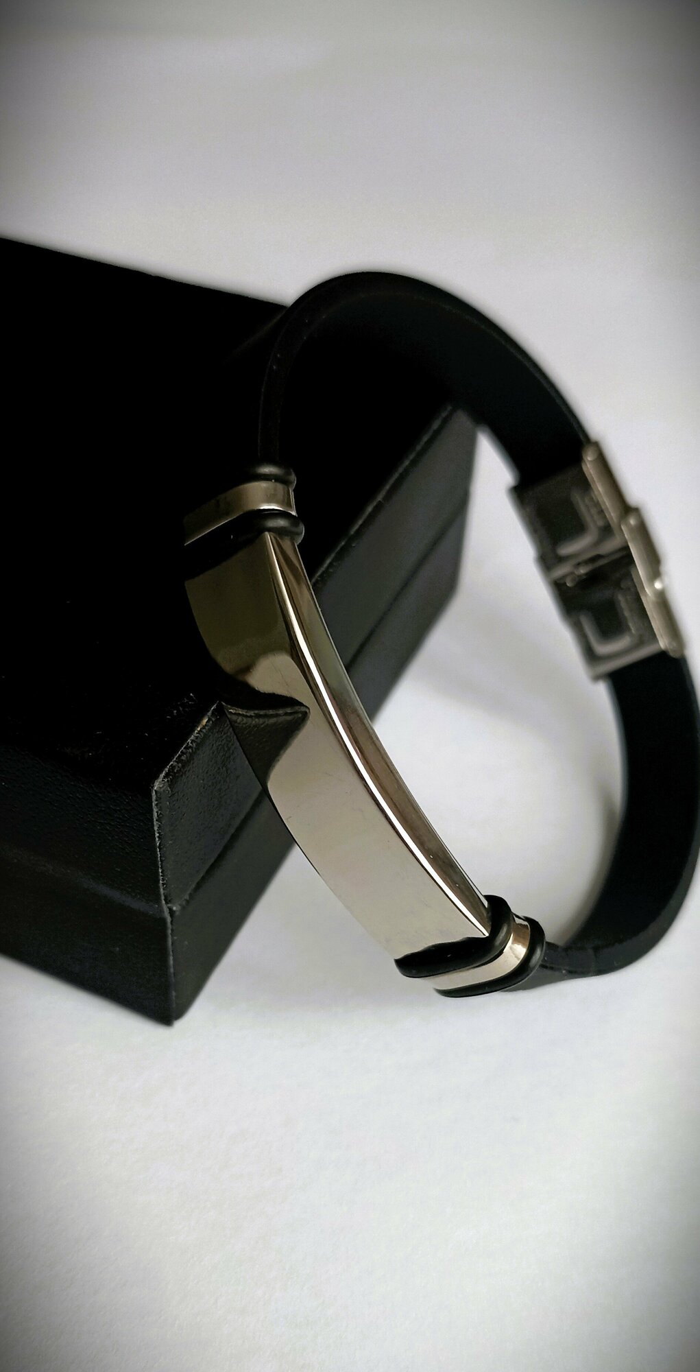 фото Браслет с пластиной для лазерной гравировки. Каучук и нержавеющая сталь.