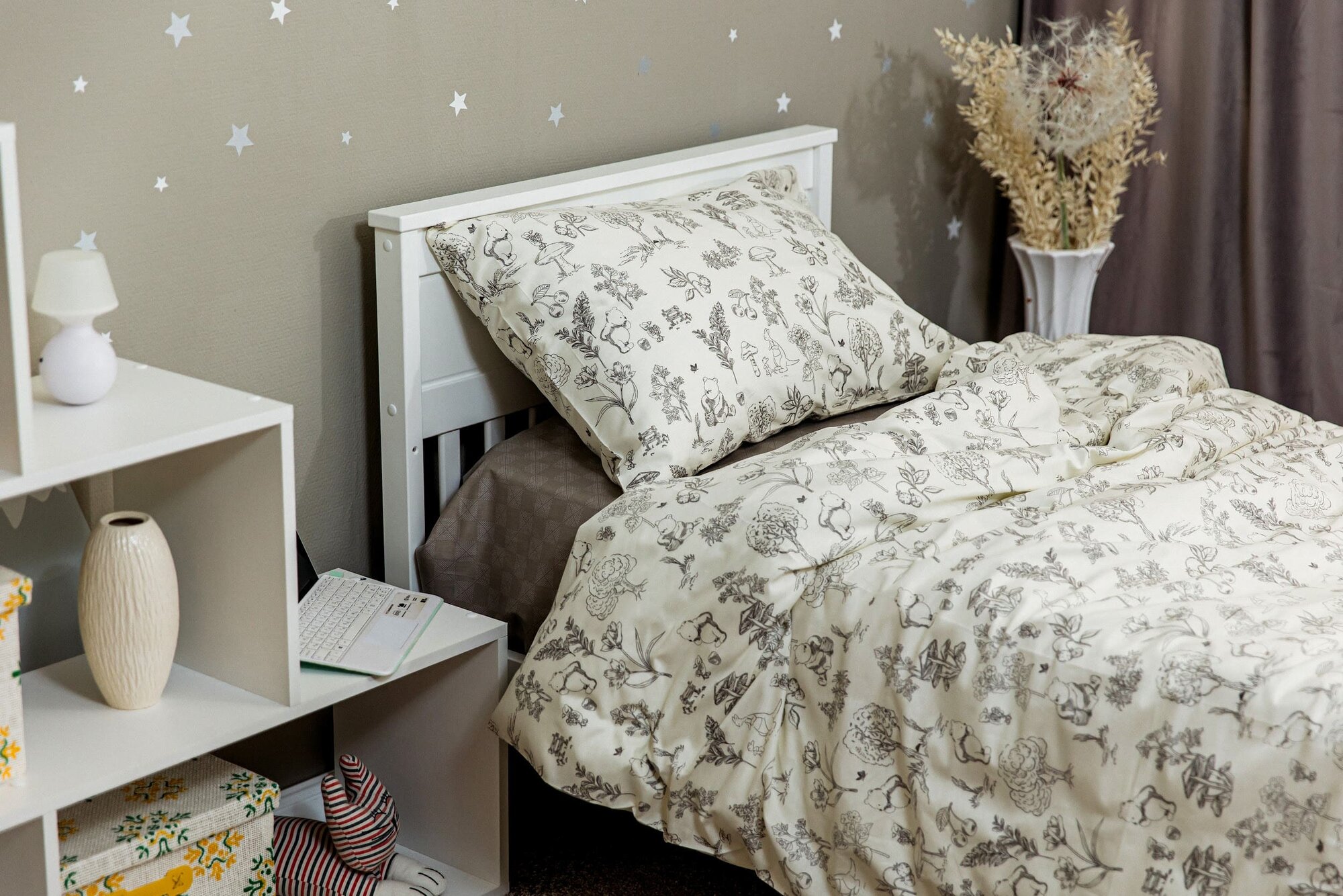 фото Детское постельное бельё Sweet Dreams Chill of Giraffes (на резинке + молния) для матраса 80x200 см, Поплин - 100% хлопок (115 г/м²)