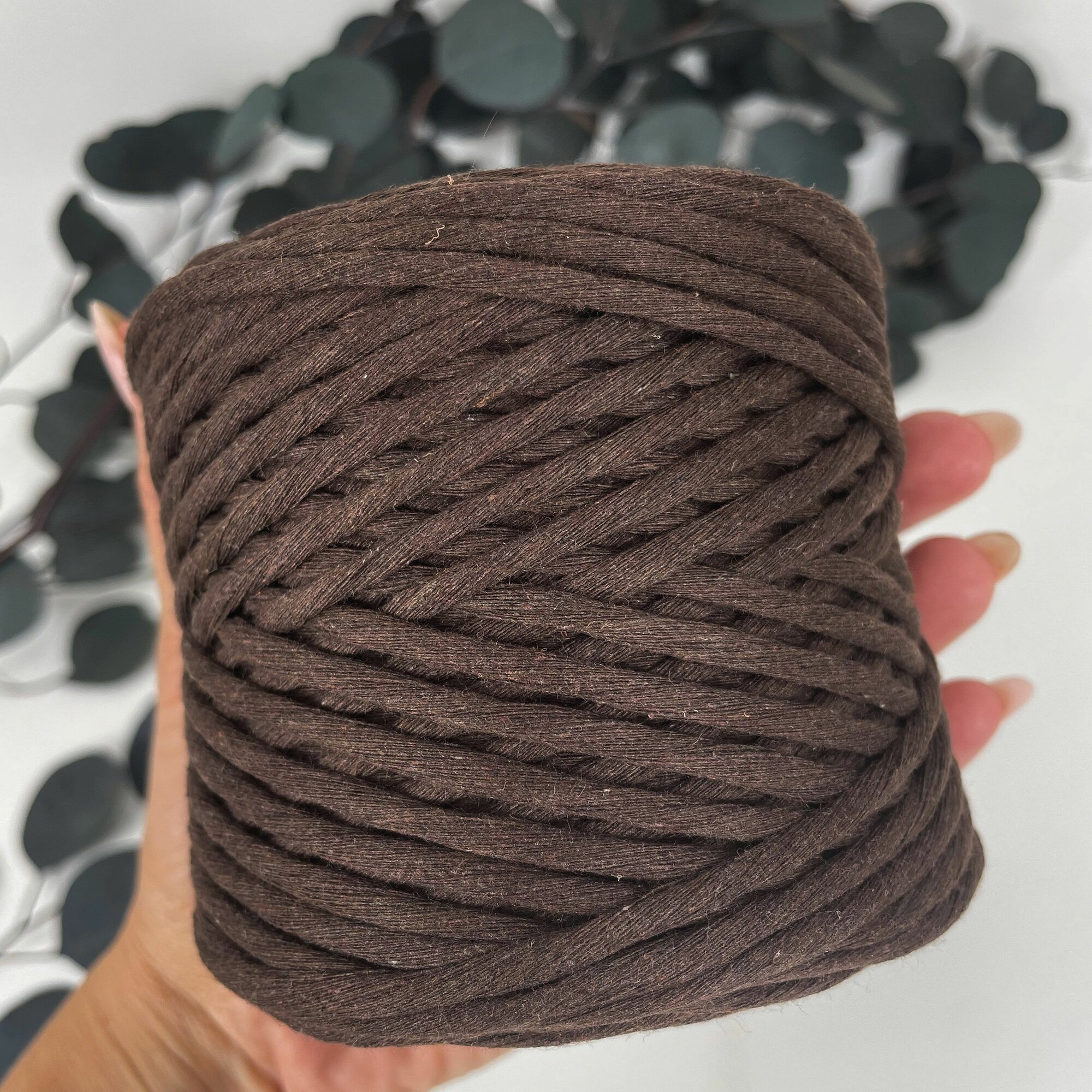 Шнур для рукоделия и макраме Dolly Hobby 100 метров, диаметр 4 мм, цвет шоколадный — фото 1