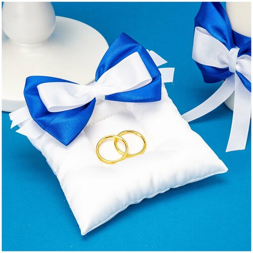 Свадебная подушечка для колец на церемонию бракосочетания из белого атласа с элегантным бантом в белых и синих тонах