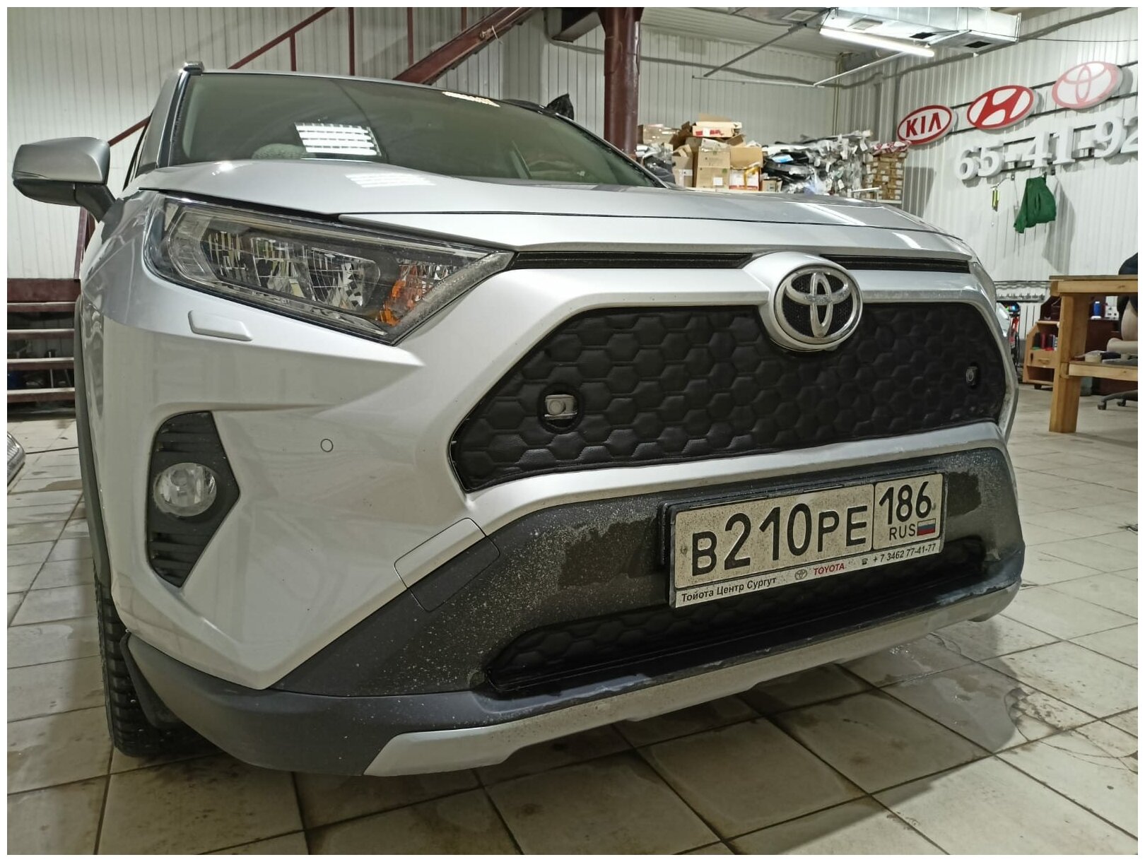 Утеплитель решетки радиатора для Toyota RAV4 2018 С парктрониками