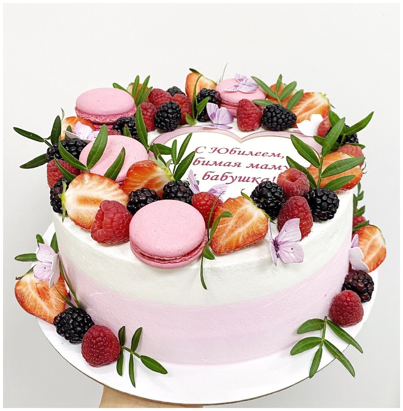 Торт с ягодами и макаронс — купить в интернет-магазине по низкой цене на  Яндекс Маркете