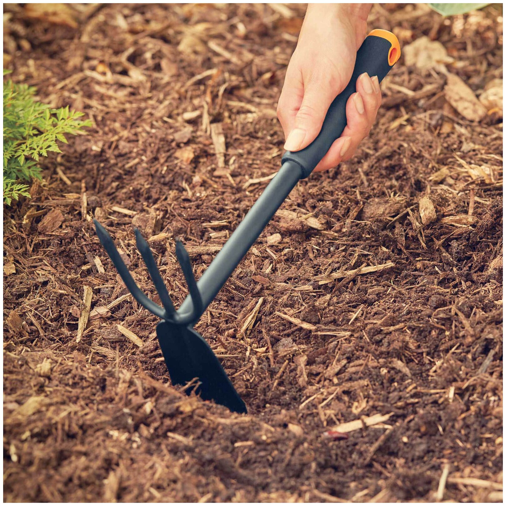 Тяпка ручная Fiskars Ergo - фото №3