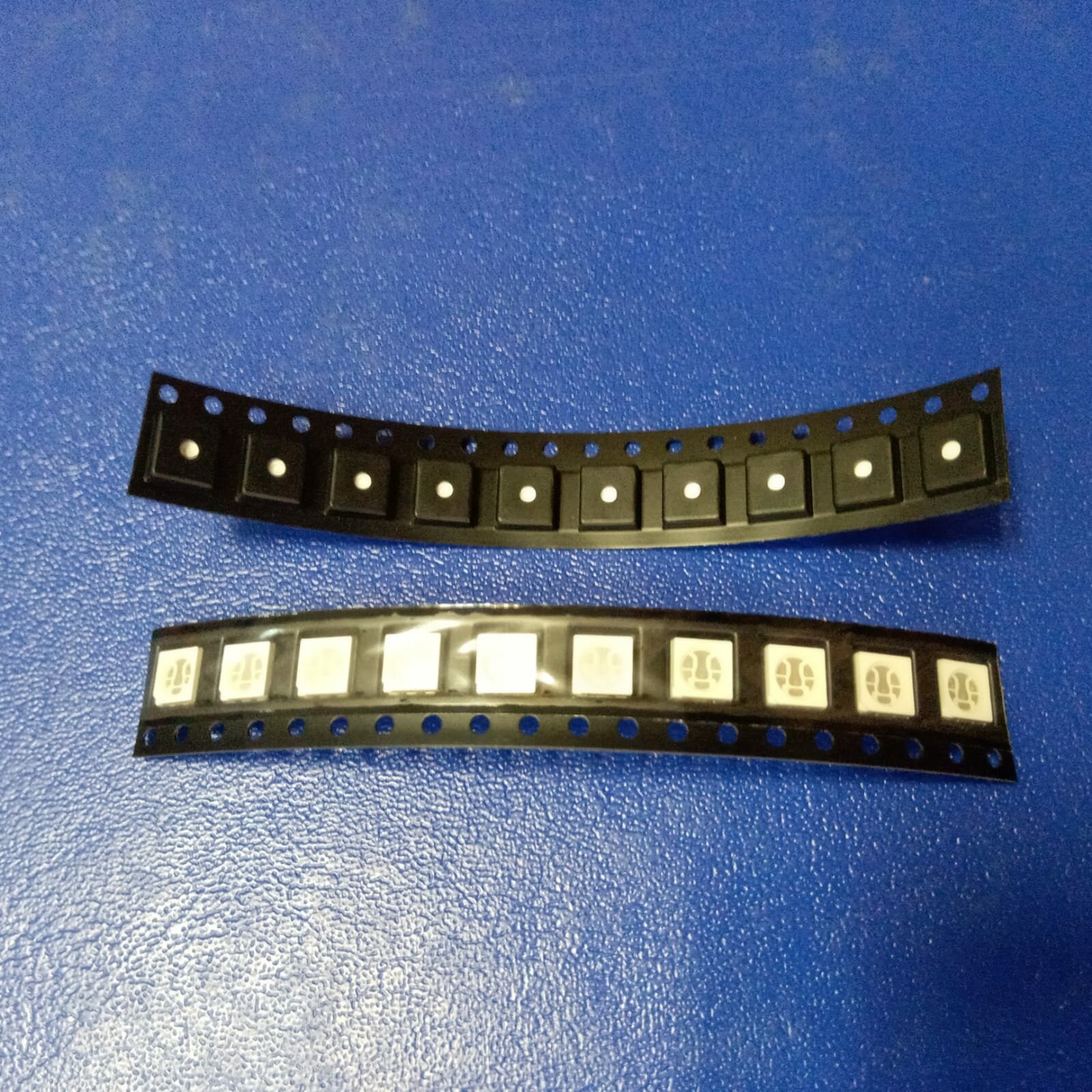 фото 10 штук Светодиод SMD 5050 зеленый 515-520nm 2,8-3,2V 30mA