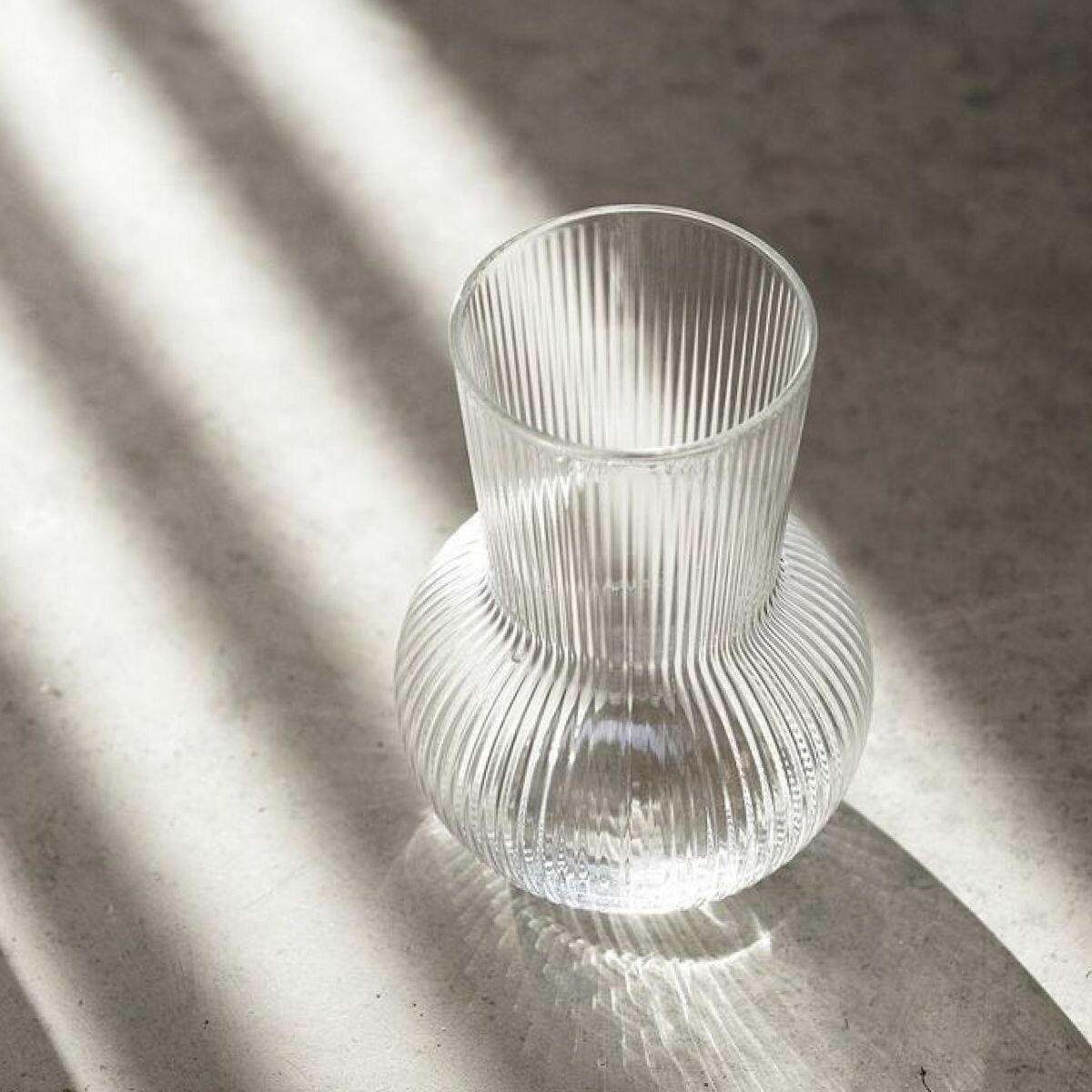 фото Ваза рифленая для цветов