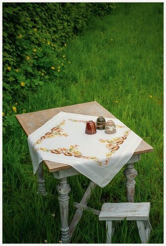 Изображение товара PN-0147426 Набор для вышивания крестом (скатерть) Vervaco Hedgehogs and autumn leaves "Ежики и осенние листья"