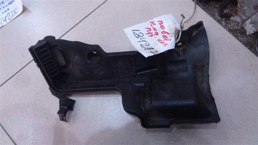 Корпус подставка аккумулятора от Land Rover Discovery 3 2004-2009