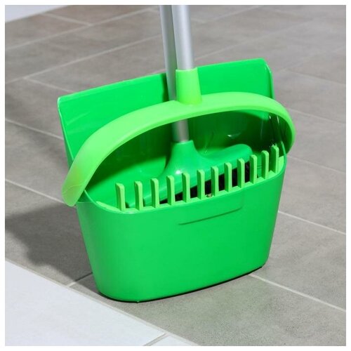 Комплект для уборки «Мастер Премиум»: щётка для пола с совком, цвет микс