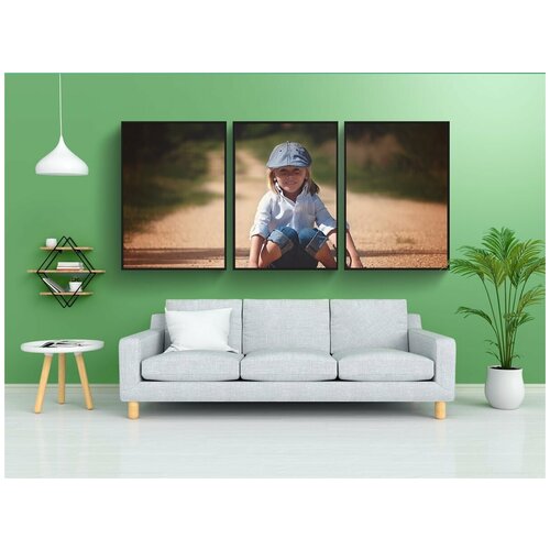 фото Набор модулных постеров для интерьера "мальчик, сидя, счастливый" 60x90 см. в тубусе, без рамки lotsprints