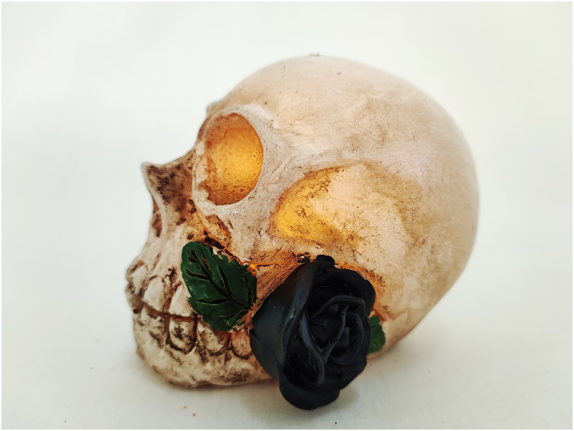 Череп интерьерный, для фотосессии и декора, светящийся, 6.5х8х6 см. — фото 1