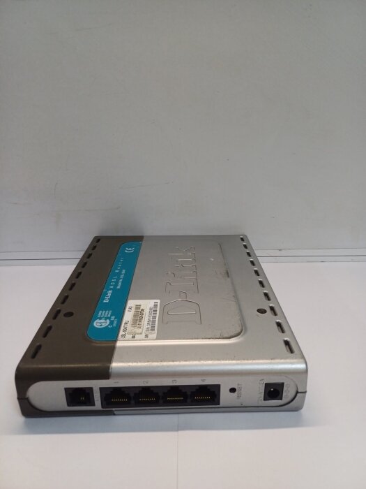 Маршрутизатор ADSL2+ D-LINK DSL-504T без блока питания и комплекта