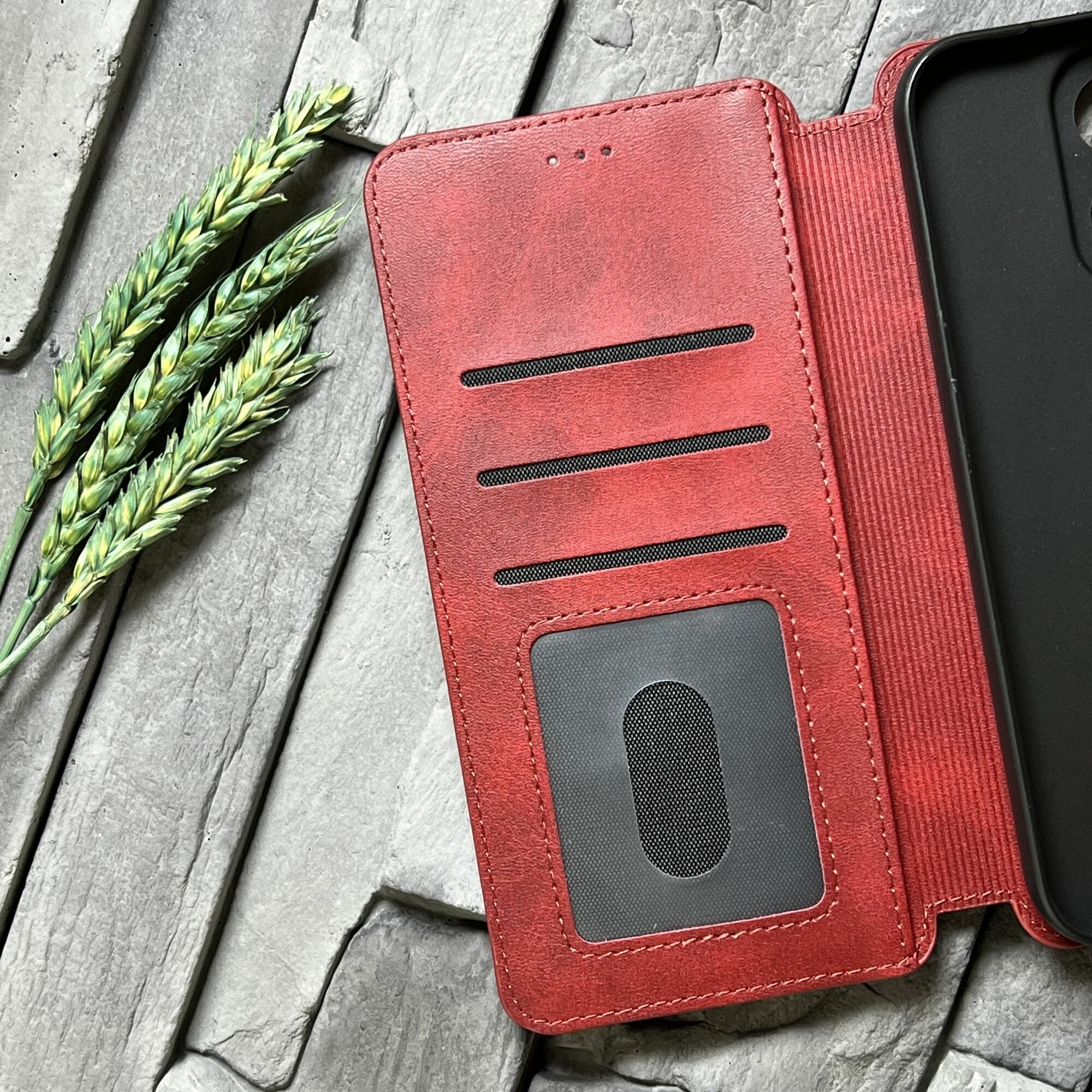 Чехол книжка для Xiaomi 14T Pro кожаный с магнитной застежкой / Сяоми 14Т Про с хлястиком, с функцией подставки, красный — фото 1