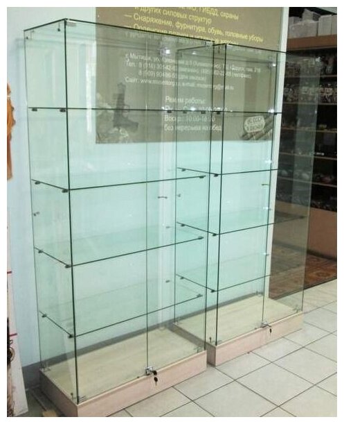 Стеклянный стеллаж витрина для дома - фото