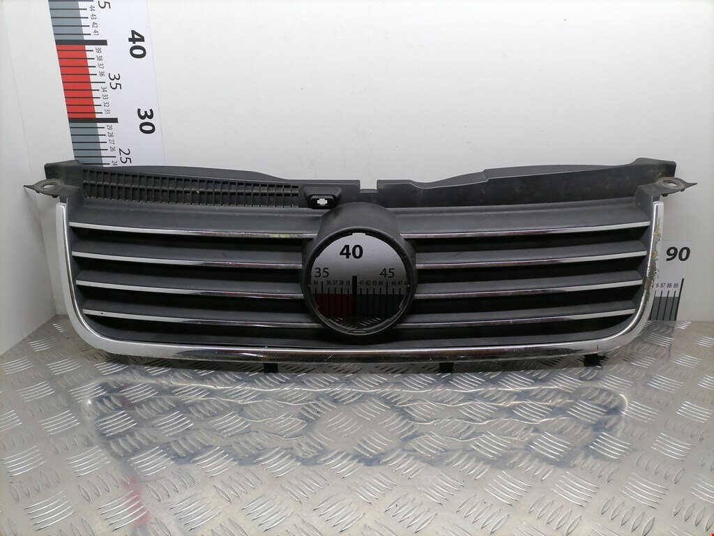 Решетка радиатора Volkswagen Passat 5 GP 3B0853651L