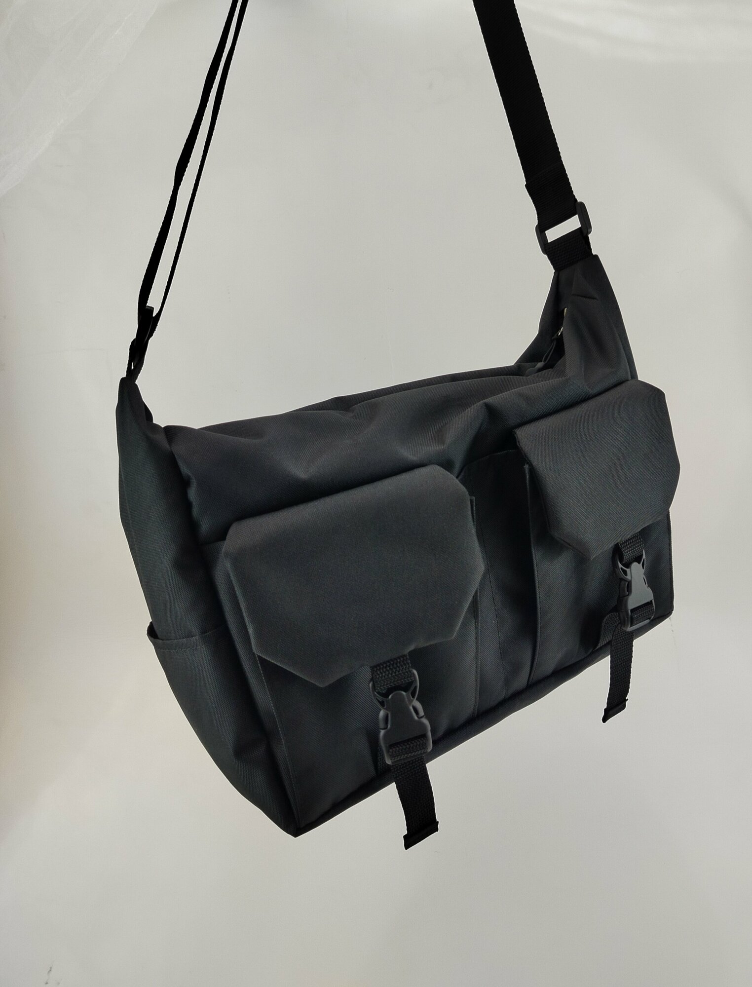 фото Сумка на плечо для учёбы , работы и путешествий.