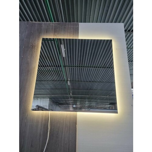 Зеркало настенное квадратное с подсветкой 80х80